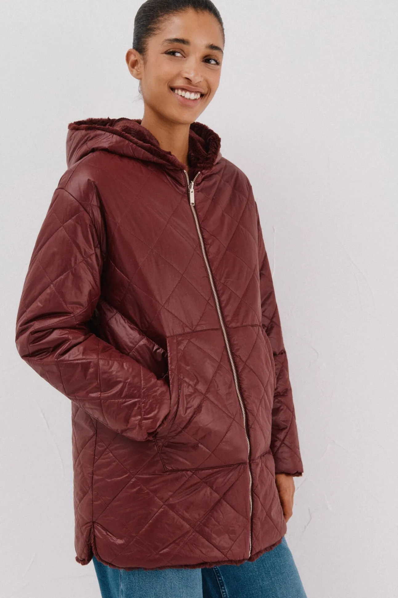 Anoraque acolchoado reversível com efeito de pele