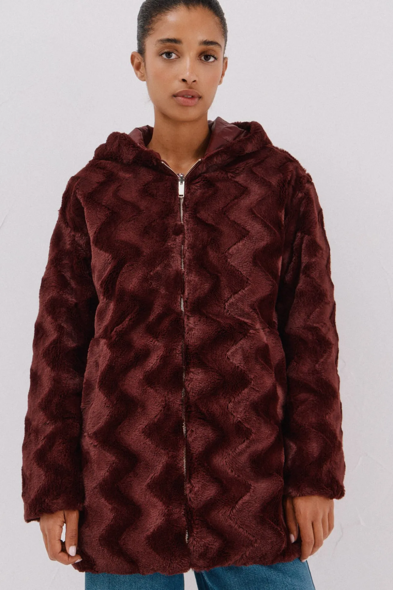 Anoraque acolchoado reversível com efeito de pele