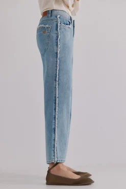 Berta. Jeans desfiado