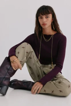 Bettina. Calça jeans bordada