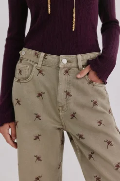 Bettina. Calça jeans bordada
