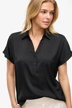 Blusa acetinada de manga curta
