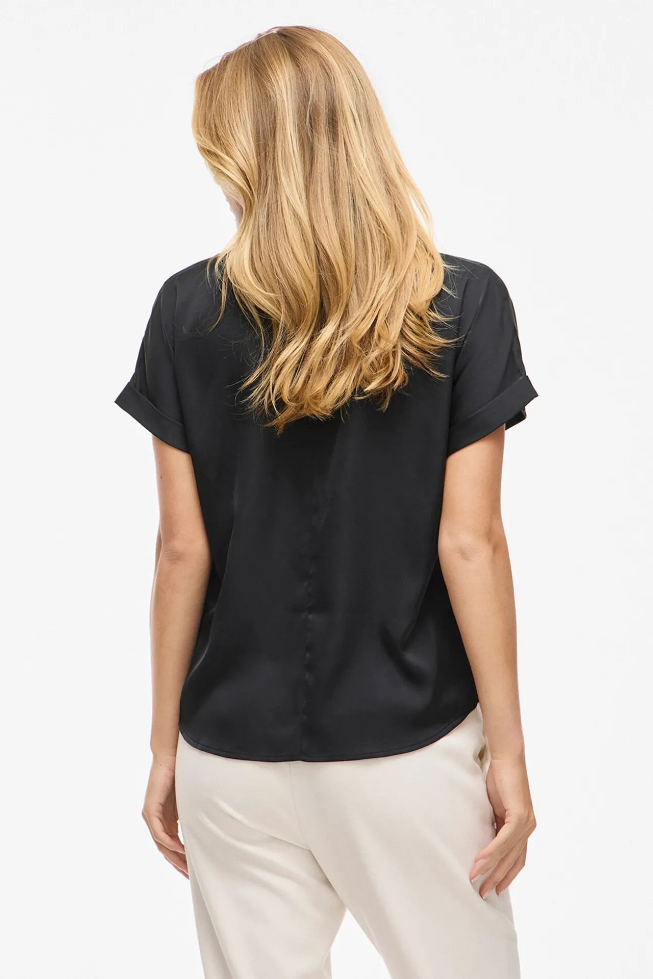 Blusa acetinada de manga curta