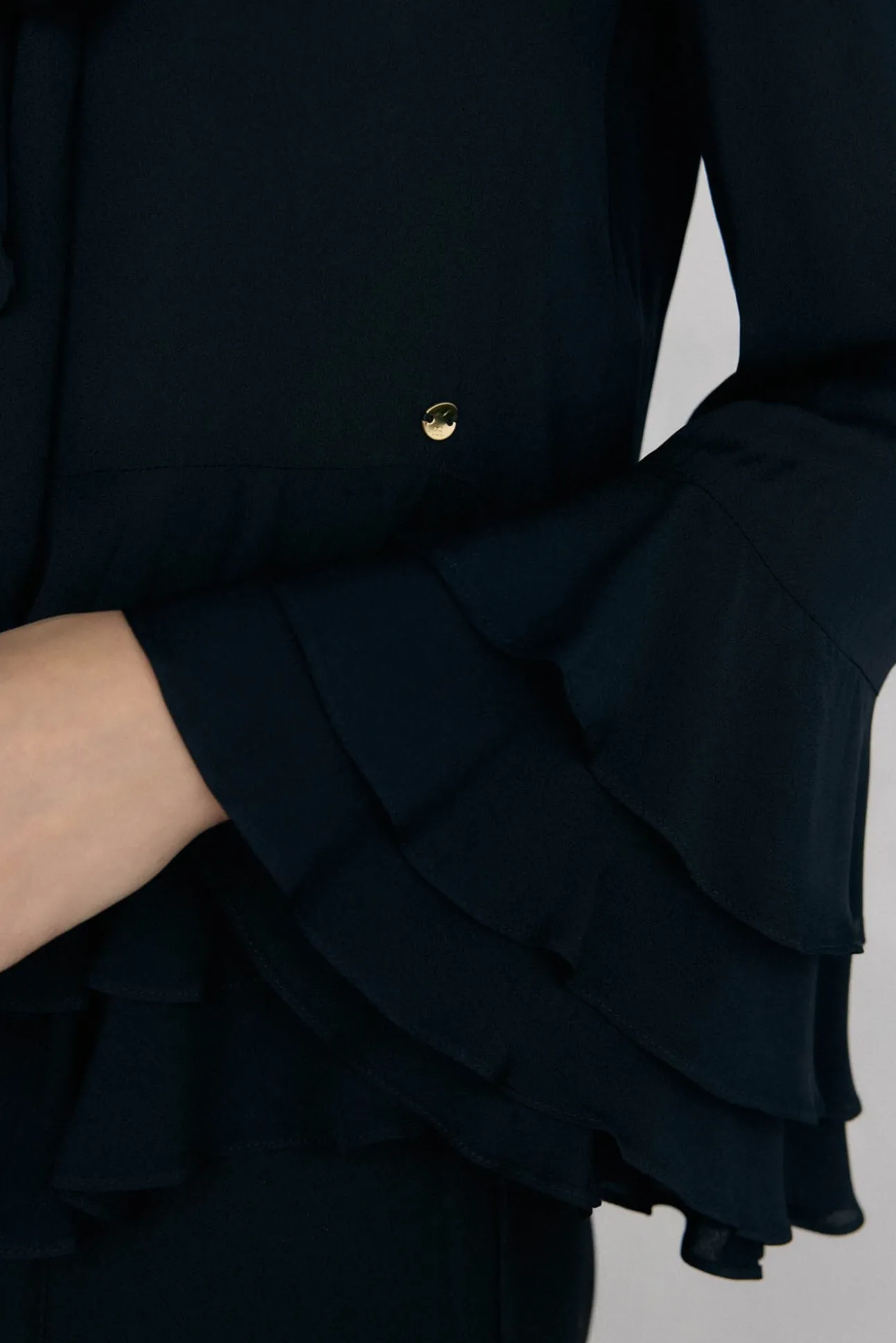 Blusa com babados e laçada