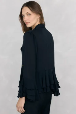 Blusa com babados e laçada