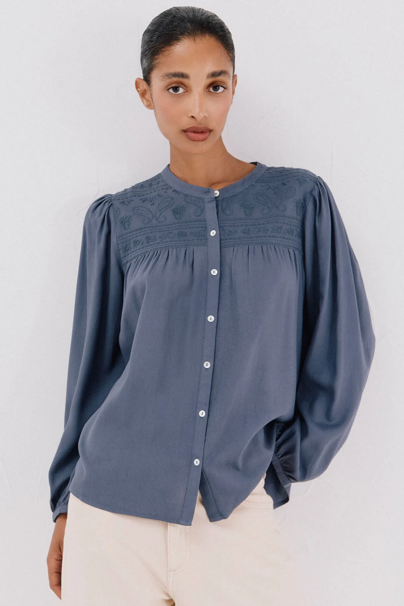 Blusa com bordado