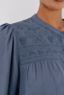 Blusa com bordado