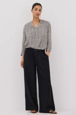 Blusa com cintado = entallado frontal