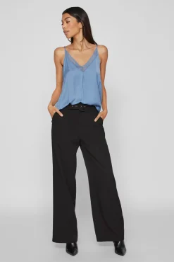 Blusa de alças ajustáveis fluida