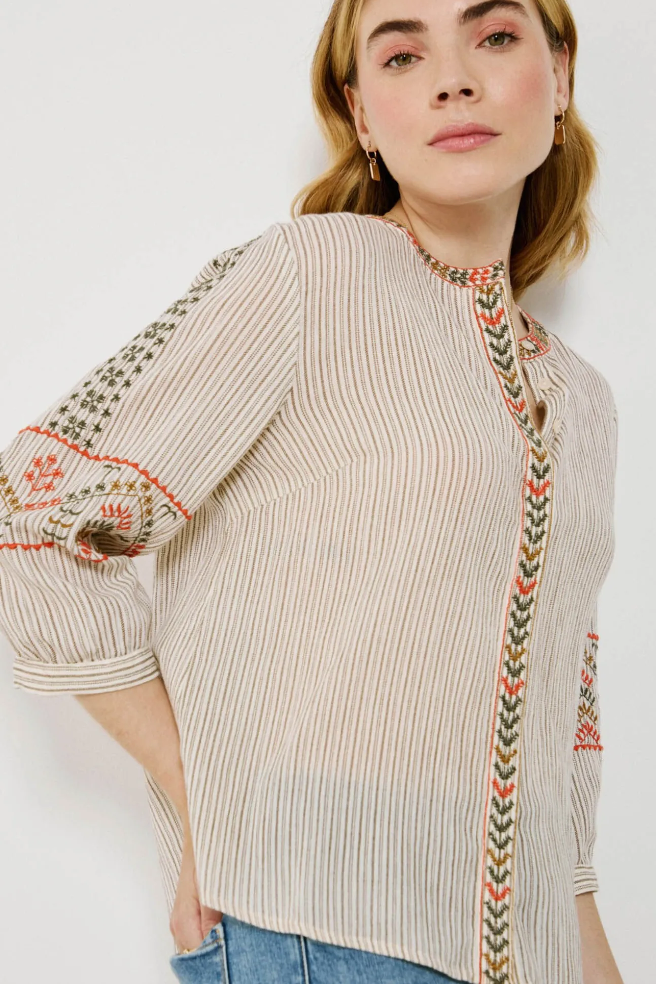 Blusa de algodão com bordado étnico