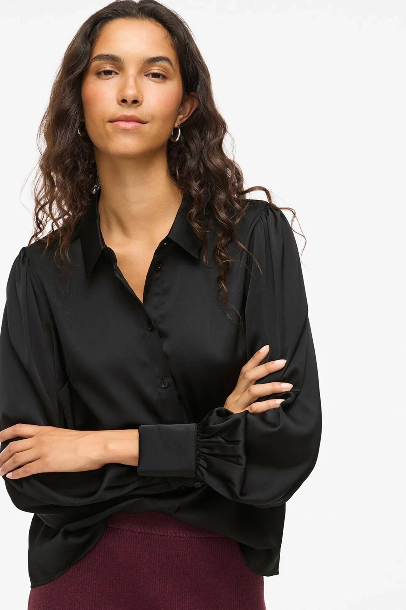 Blusa de cetim de manga manga
