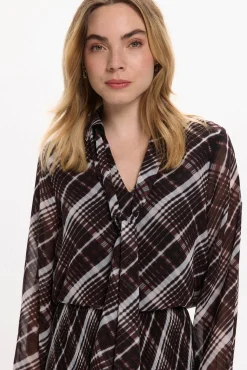 Blusa de chiffon com laçada