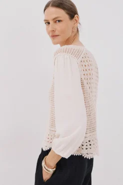 Blusa de crochet combinada