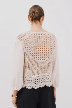 Blusa de crochet combinada