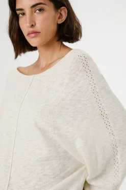 Blusa de malha de malha manga comprida com detalhe nas mangas.