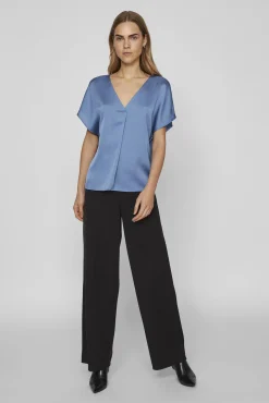 Blusa de manga curta acetinada
