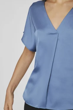 Blusa de manga curta acetinada