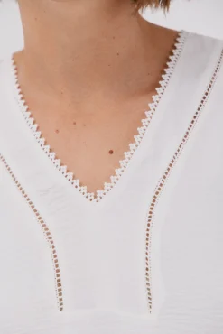 Blusa de renda com babados