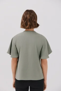 Blusa de renda com babados