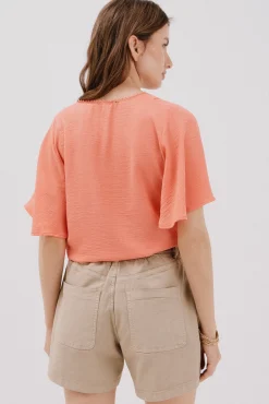 Blusa de renda com babados