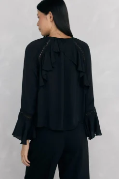 Blusa de renda com babados