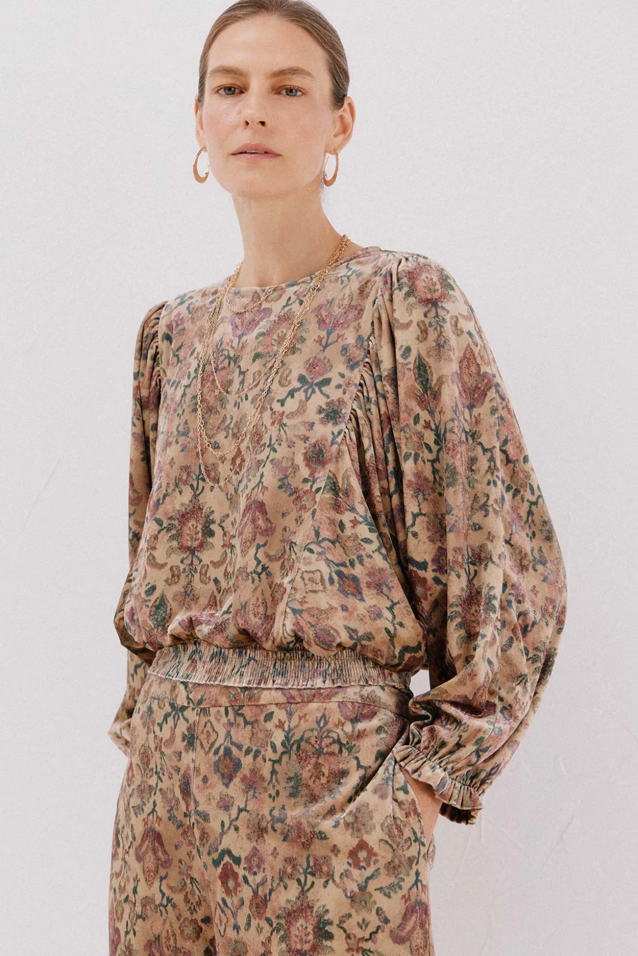 Blusa de veludo estampada