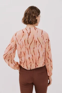 Blusa decote bico