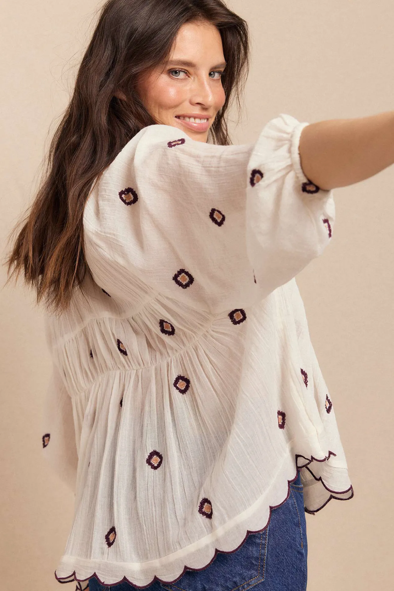 Blusa franzida bordada