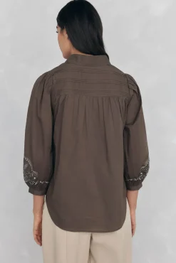 Blusa lisa larga bordada