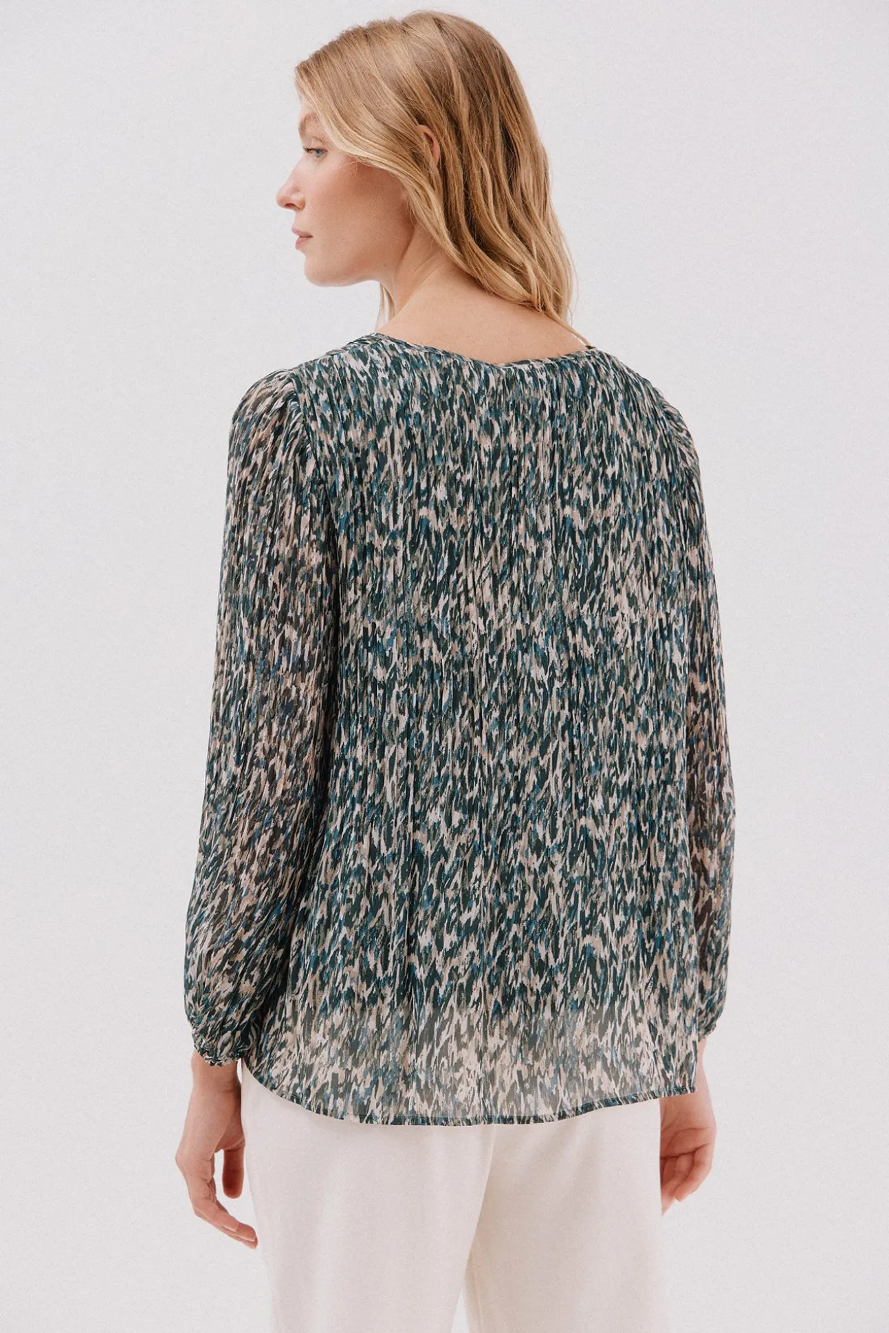 Blusa plissada contrastante