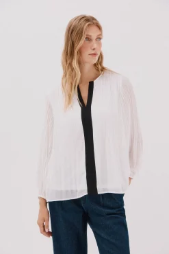 Blusa plissada contrastante