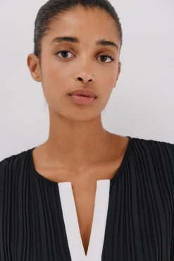 Blusa plissada contrastante