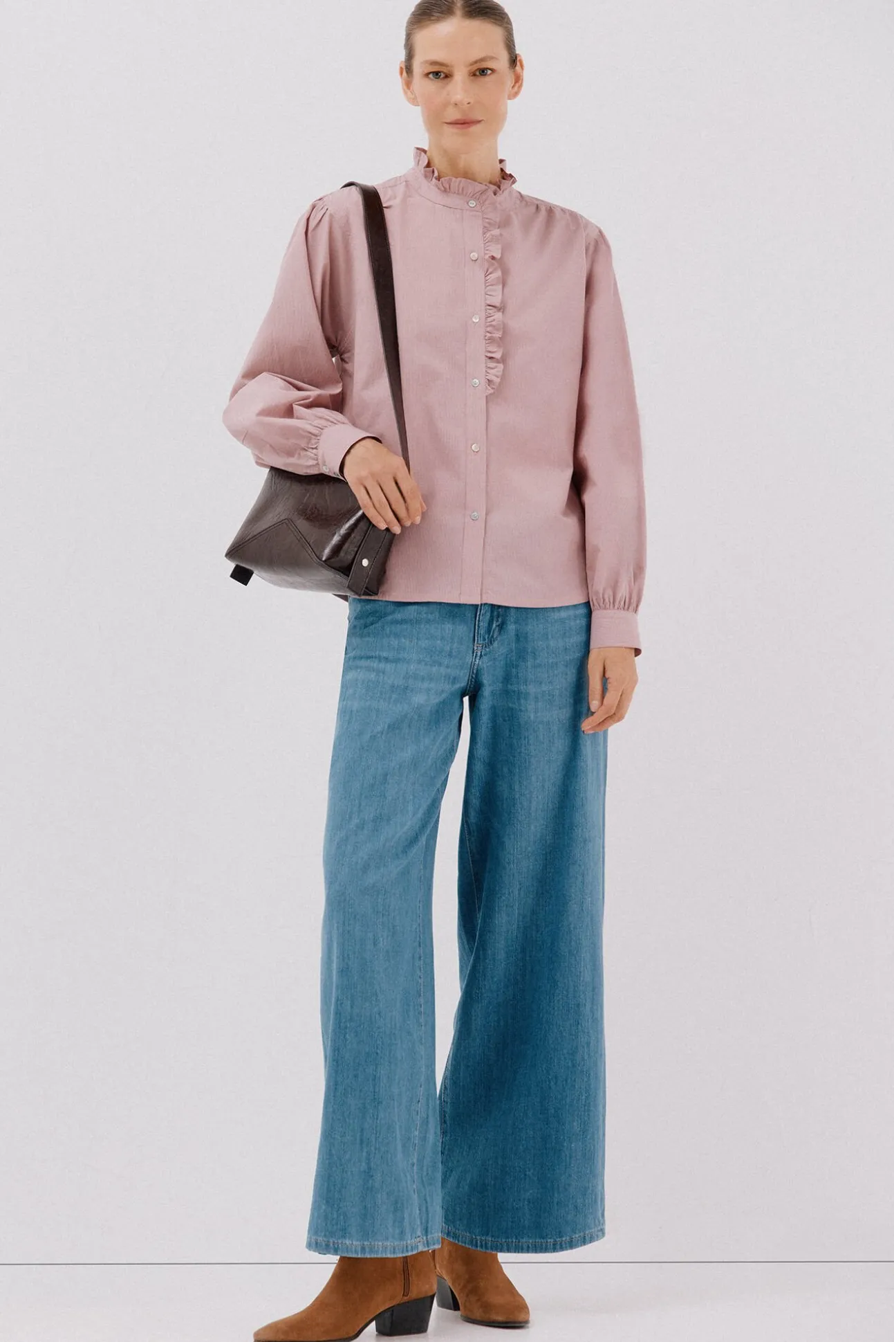 Blusa riscas com gola franzida