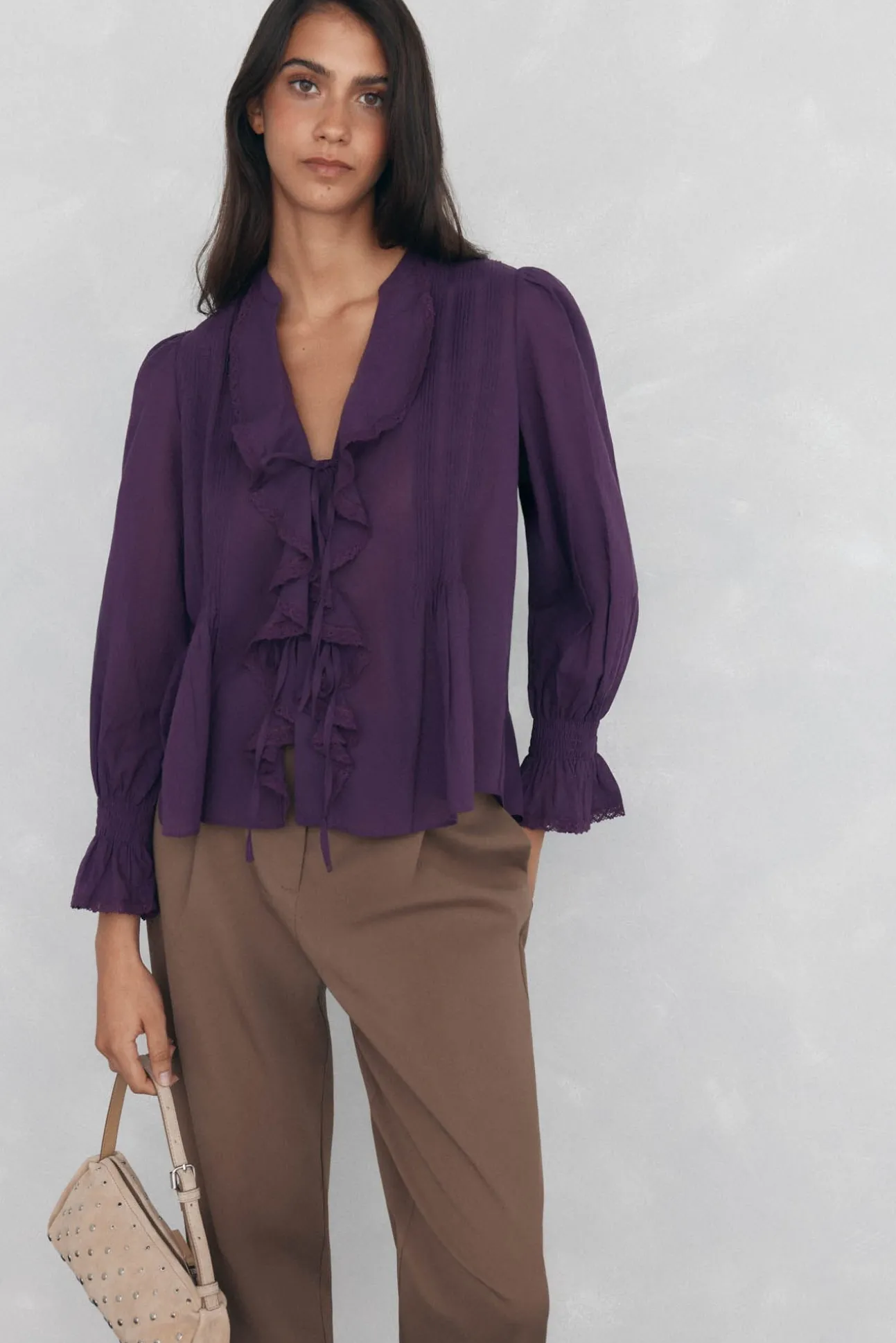 Blusa romântica com folho