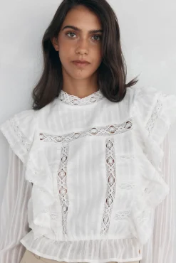 Blusa romântica com folho