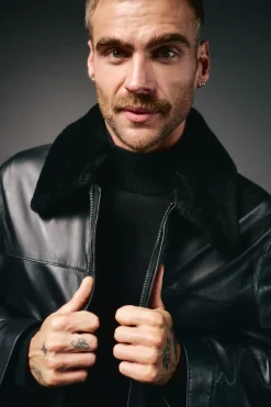 Blusão pele gola camiseira
