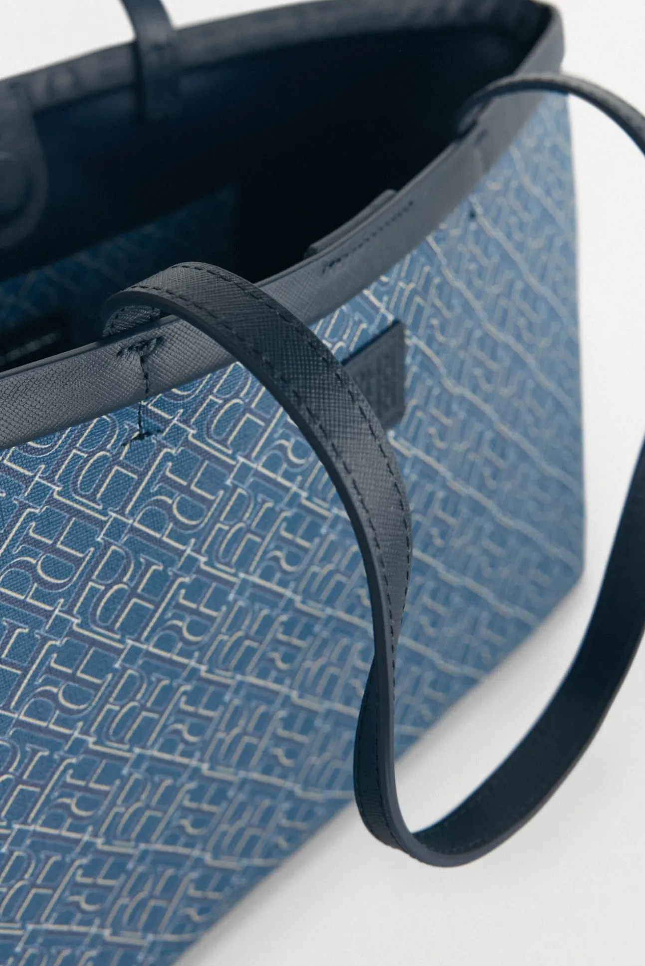 Bolsa de compras com monograma