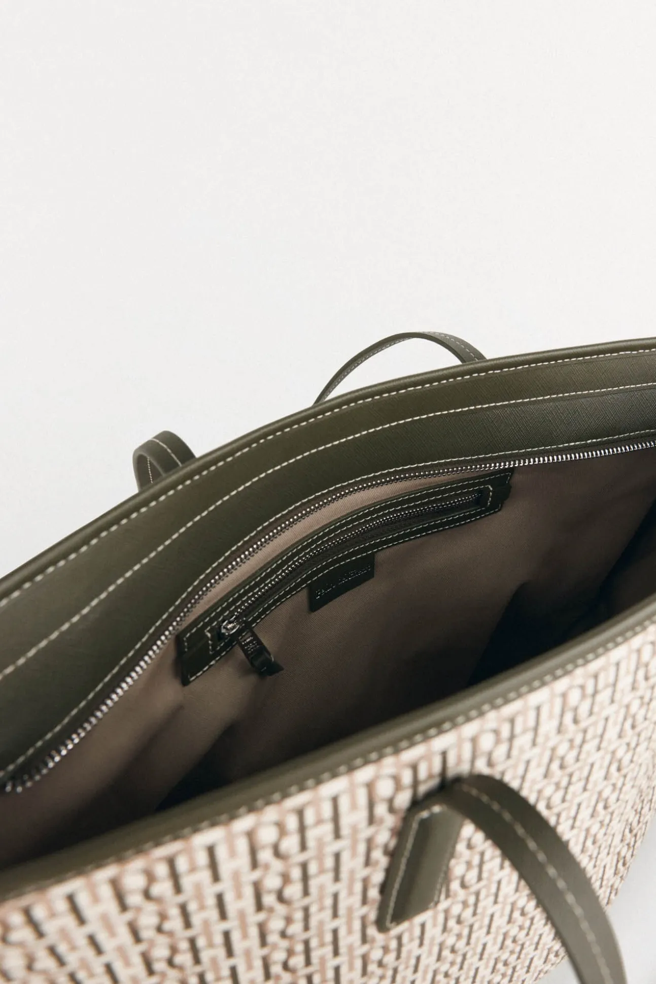 Bolsa de compras com monograma