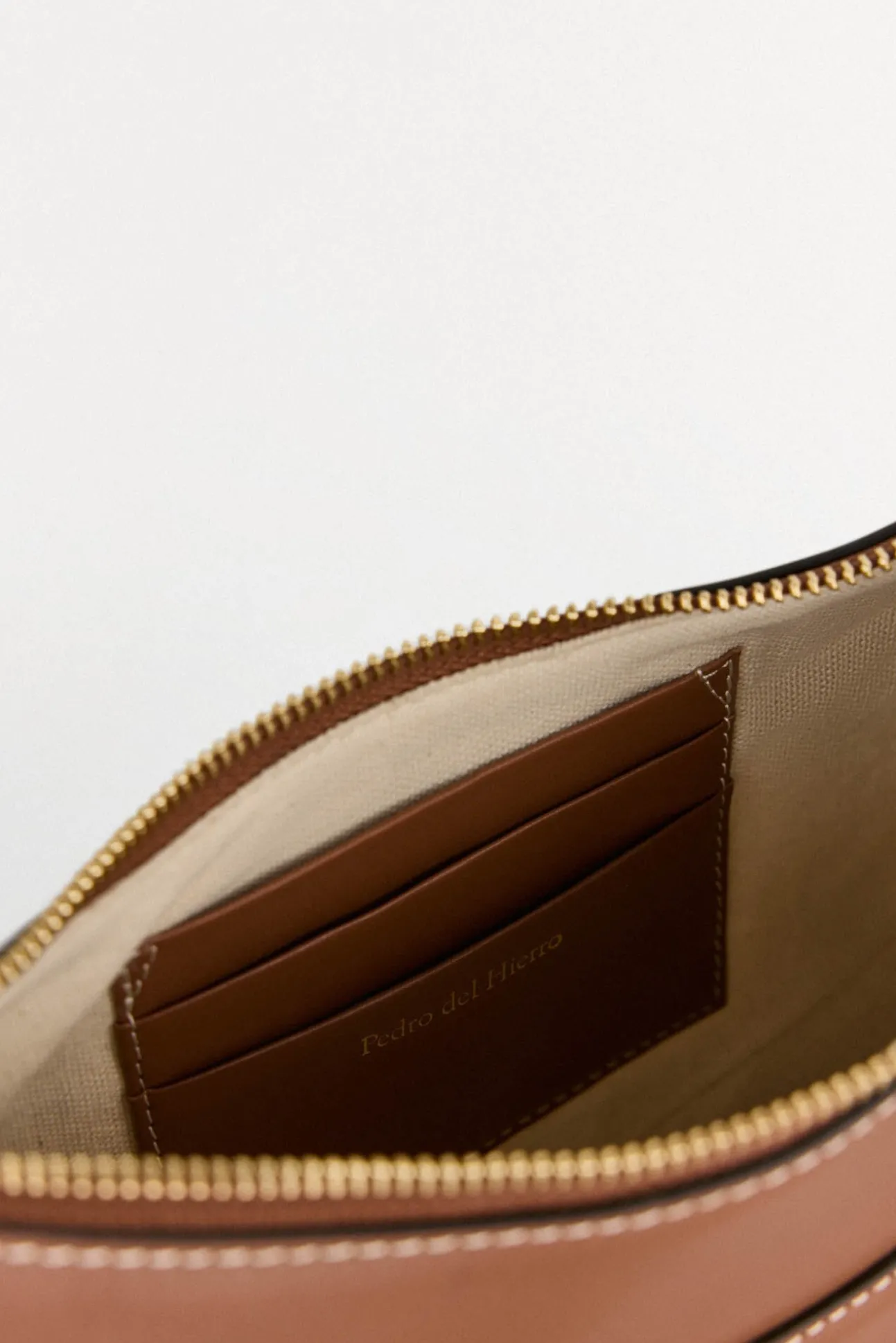 Bolsa de mala de tiracolo oval de pele