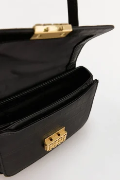 Bolsa de ombro em pele com fecho em metal