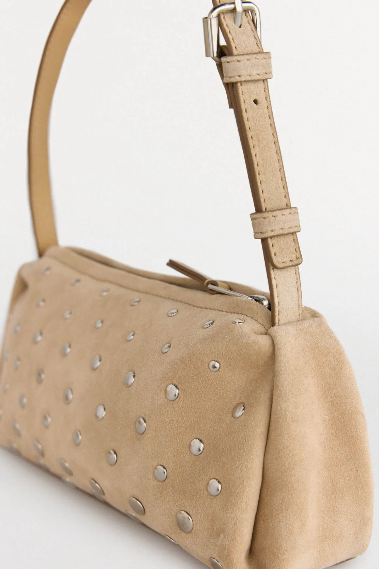 Bolsa de ombro em pele cravejado