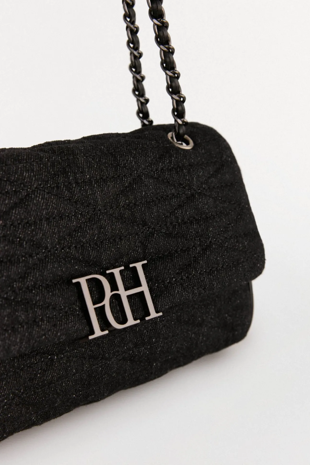 Bolsa mala de tiracolo acolchoada com corrente