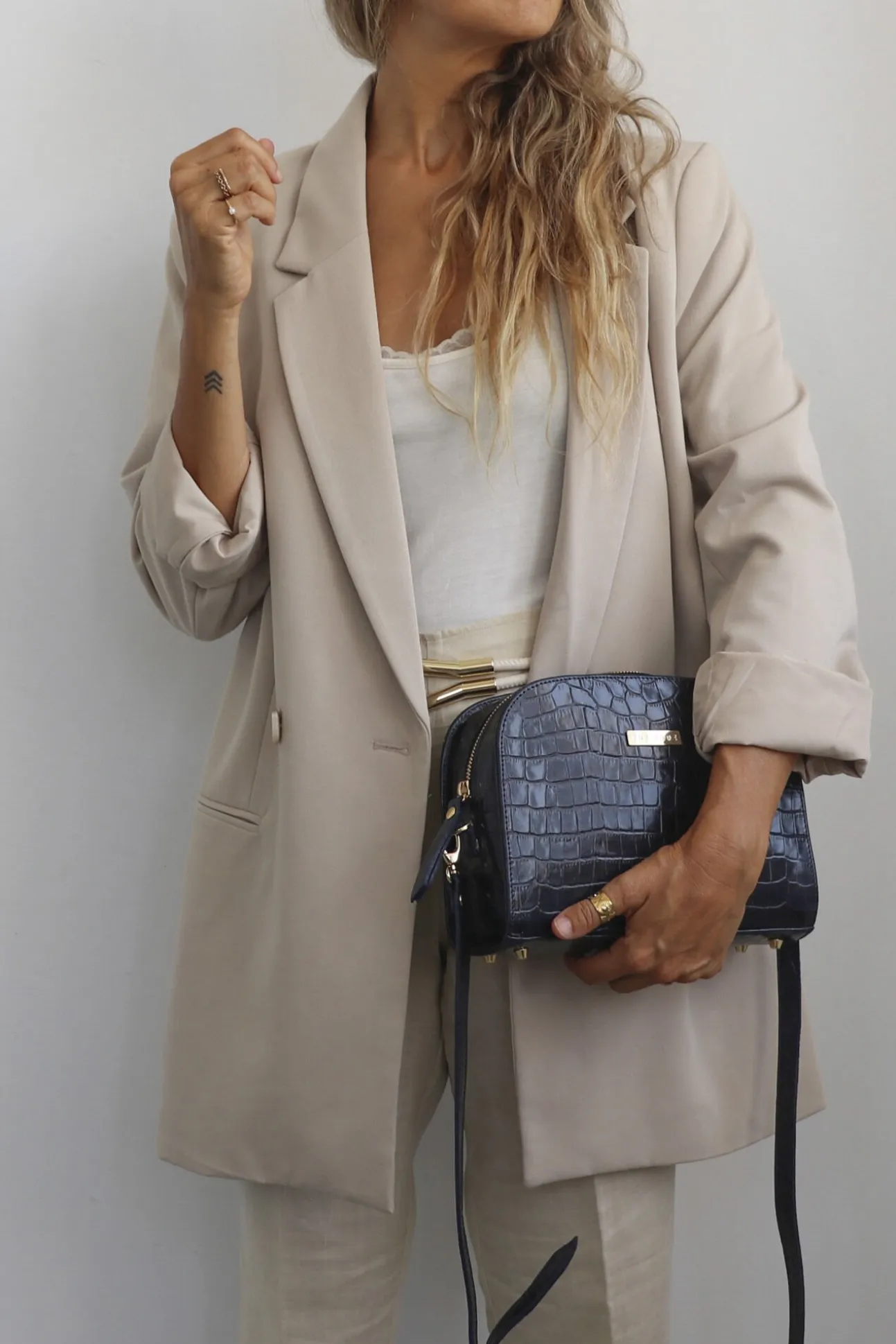 Bolsa tiracolo Cassandra preta