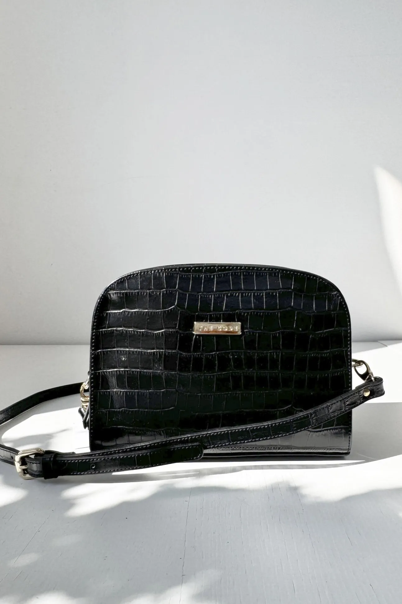 Bolsa tiracolo Cassandra preta