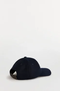 Boné com viseira de têxtil