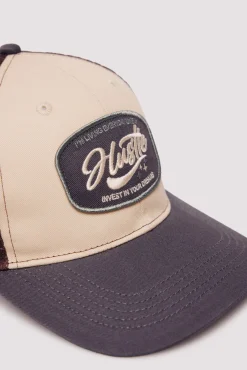 Boné Trucker com patch frontal