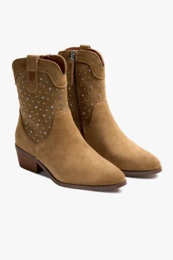 Bota Botim com tachas feminina