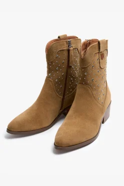Bota Botim com tachas feminina