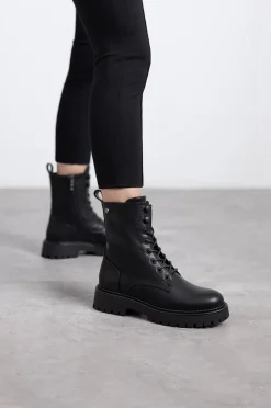 Bota de amarrar