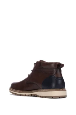 Bota de amarrar